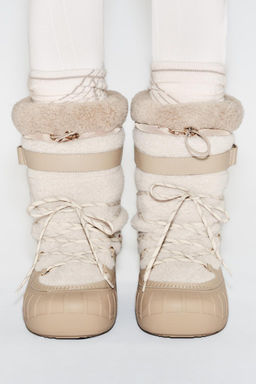 SHEARLING EFFECT ANKLE BOOTS SKI COLLECTION, CHARACTERISTICS