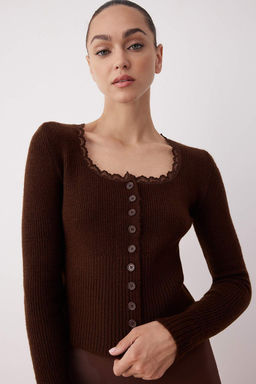 Tas Crop Dantel Garnili Kare Yaka Yumusak Dokulu Fitted/Vucudu Saran Triko H?rka TWOAW26HI00061