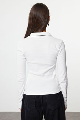 Trendyolmilla Siyah Triko Yaka Detayl? Fitted/Vucuda Oturan Fitilli Esnek Orme Bluz TWOAW25BZ00121