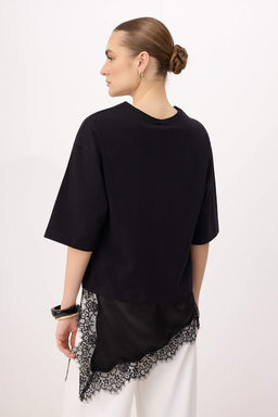 Siyah Oversize/Genis Kal?p Asimetrik Dantel Detayl? %100 Pamuk Orme T-shirt TWOSS26TS00296 - Trendyolmilla фото 4