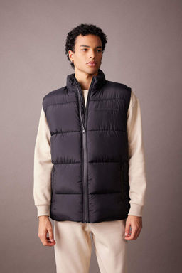 Надувной жилет Slim Fit с высоким воротником Надувной жилет