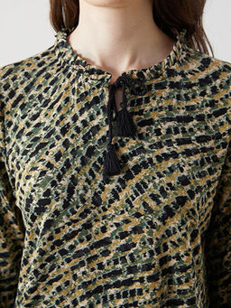 Ba?lamal? Yaka Etnik Desenli Bluz