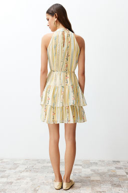 Sar? Cicek Desenli A-Kesim Boho Kat Kat Astarl? Sifon Ucus Ucus Dokuma Mini Elbise TWOSS23EL02056