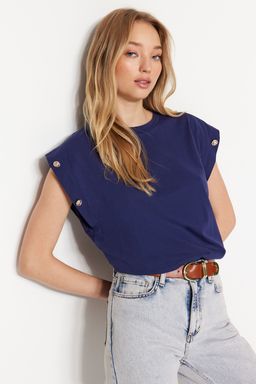 TRENDYOLMILLA Lacivert %100 Pamuk Dugme Detayl? Vatka Gorunumlu Basic Bisiklet Yaka Orme T-Shirt TWOSS23TS00016