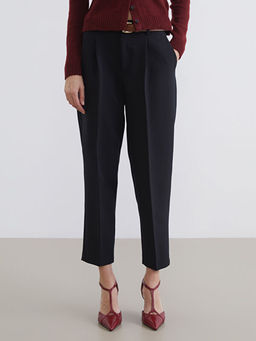 Beli Kemerli Havu? Kesim Kad?n Pileli Pantolon