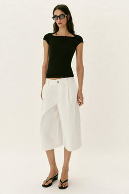 CAMISETA ESCOTE CUADRADO / Negro