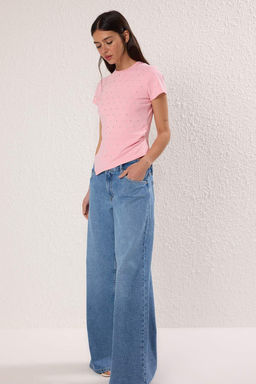 Trendyolmilla Beyaz Tasl? Asimetrik Fitted/Vucuda Oturan Orme T-shirt TWOSS25BZ00277