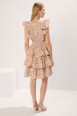 TRENDYOLMILLA Pembe Cicek Desenli Etegi Belden Ac?lan F?rf?rl? Mini Dokuma Elbise TWOSS25EL00446  фото 4