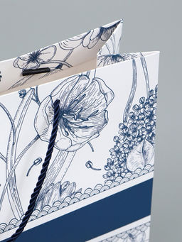 Пакет подарочный "Цветы", с бантом, 35 х 30 х 10 см