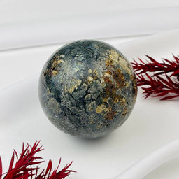 Шар из Пирита в Агате с включ. железа