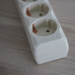 S-GSU5-5 IVORY Cетевой фильтр серии Universal, 5м (Пвс 3*0,75), 5 гнезд, с/з. 10А. Защита от перенапряжения, короткого замыкания. TM Uniel.