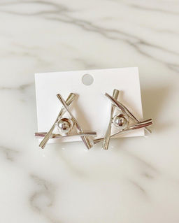 Стильные серьги