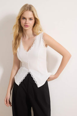 Ekru Fitted/Vucuda Oturan V Yaka Dugmeli Dantel Detayl? Scuba Krep Orme Bluz TWOSS26BZ00277