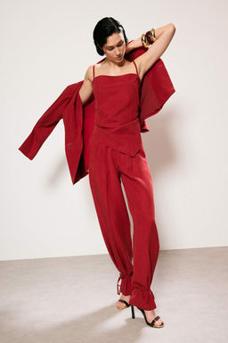 Trendyol Studio K?rm?z? S?rt? Baglama Detayl? Dokuma Bluz TWOSS26BZ00572