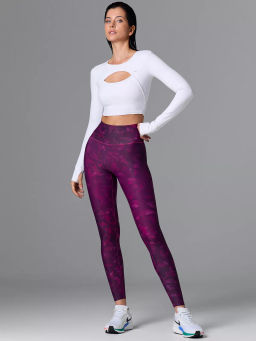 Моделирующие спортивные леггинсы