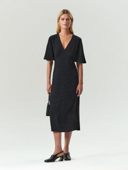 ЕМКА / Платье миди из 100% вискозы в горох