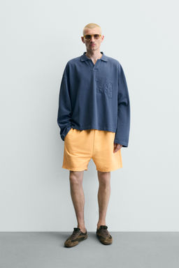 POLO PIQU? RELAXED FIT PARCHE N?MEROS / Azul