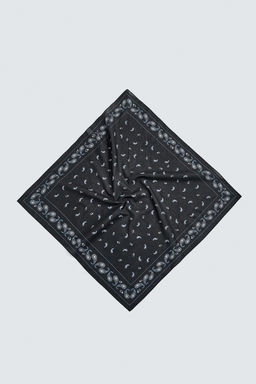 PAISLEY PRINT BANDANA