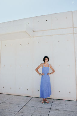 VESTIDO MIDI CON LINO PUNTILLA / Azul claro