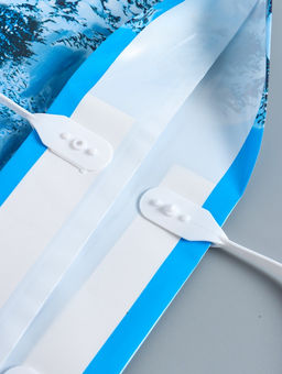 Цена за 10 шт. Пакет подарочный новогодний «Саяны», полиэтиленовый с пластиковой ручкой, 40×44 см