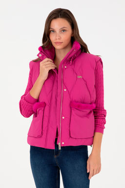 Женский жилет цвета фуксии