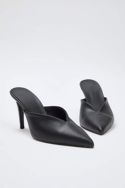 Siyah Burnu Kapal? Klasik Topuklu Mule Terlik TAKAW26TO00017