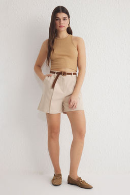 TRENDYOLMILLA Bej Kemerli Pamuklu Diz Boy City Dokuma Sort & Bermuda TWOSS25SR00034