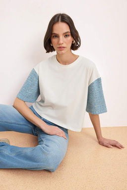 Ekru Denim Dokuma Detayl? Regular/Normal Kal?p Orme T-Shirt TWOSS26TS00223