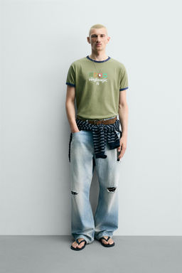 CAMISETA RIB CONTRASTE ESTAMPADO LAVADO / Khaki