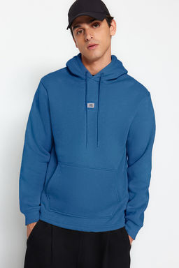TRENDYOL MAN Siyah Regular/Normal Kesim Kapusonlu Etiketli Ici Polar/S?cak Tutan Sweatshirt TMNAW24SW00076