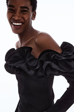 Top off-the-shoulder con volante