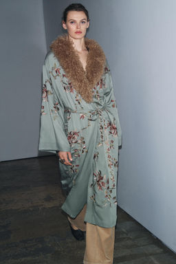 FAUX FUR COLLAR KIMONO ZW COLLECTION LIMITED EDITION - Zara фото 2