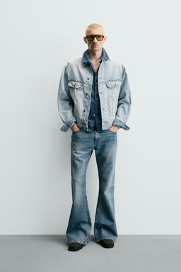 CAZADORA DENIM RELAXED FIT TACHAS MET?LICAS / Azul claro