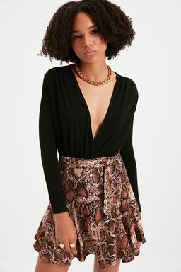 TRENDYOLMILLA Cok Renkli Bask?l? Slim C?tc?tl? Kruvaze Yaka Esnek Orme Body TWOAW20BD0035