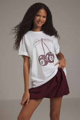 TRENDYOLMILLA Lacivert Kiraz Bask?l? Oversize/Genis Kal?p Orme T-Shirt TWOSS25TS00122  фото 13