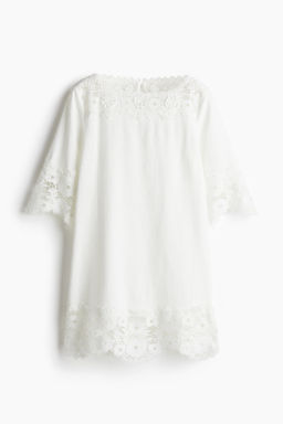 Vestido con detalles de encaje