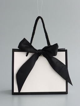 Пакет подарочный, белый, с бантом, 19 х 15 х 7 см