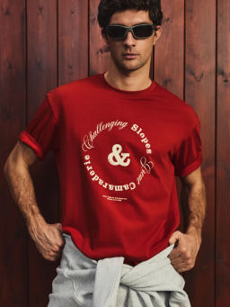 Футболка relax fit с принтом на груди / Zarina