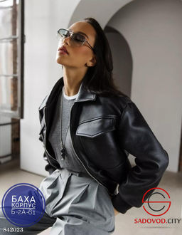 Бомбер женский весенний