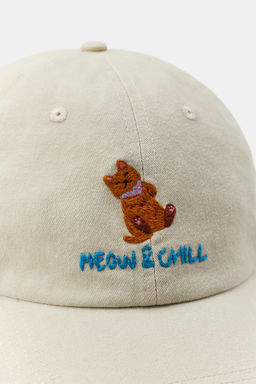 GORRA SARGA BORDADOS GATO / Piedra