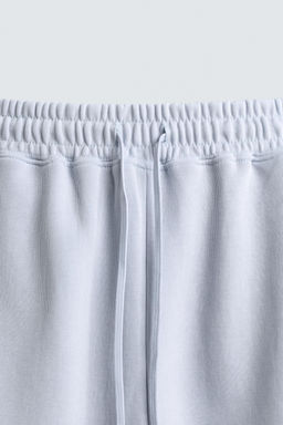 BERMUDA JOGGER RELAXED FIT INTERLOCK / Celeste