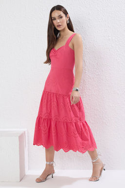 TRENDYOLMILLA Beyaz Belden Ac?lan Midi Astarl? Brode Dokuma Elbise TWOSS23EL00156 фото 9