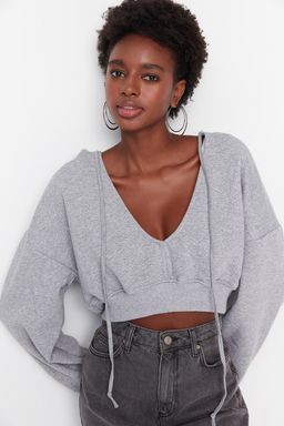Gri Kal?n Ici Polarl? Kapusonlu V Yaka Rahat Kesim Crop Orme Sweatshirt TWOAW23SW00096