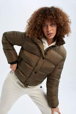 Водоотталкивающая ветрозащитная укороченная куртка-пуховик DeFactoFit стандартного кроя