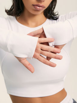 *Укороченный рашгард с длинными рукавами