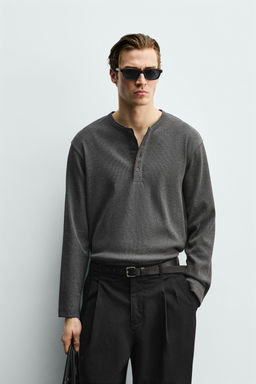 CAMISETA RIB CUELLO PANADERO / Gris oscuro