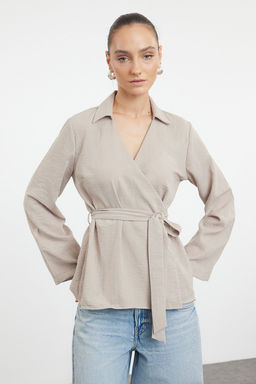 Trendyolmilla Gri V Yaka Kruvaze Baglama Detayl? Dokuma Bluz TWOSS24BZ00371