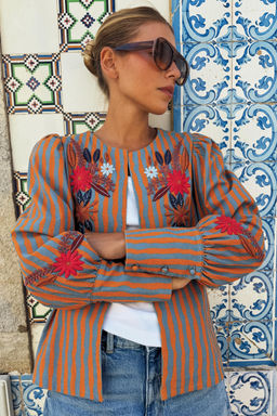 CHAQUETA RAYAS BORDADOS FLORES / Naranja