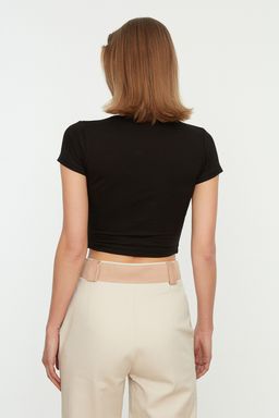 Siyah Fitted/Vucuda Oturan Kruvaze Yaka Crop Viskoz Esnek Orme Bluz TWOSS22BZ0536
