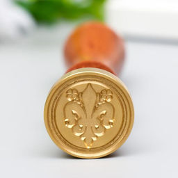 Печать для сургуча с деревянной ручкой «Геральдическая лилия с цветами», 9×2.5×2.5 см